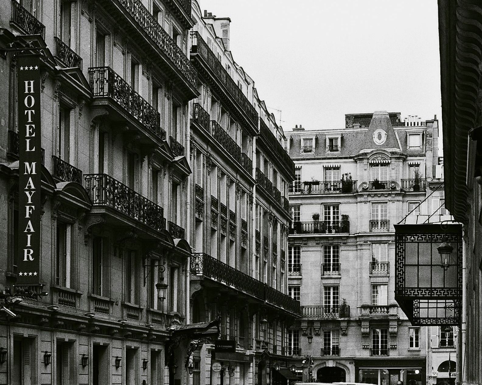 Préparez votre prochain voyage avec l’agence Emi Travel Paris, au cœur du 8e arrondissement.